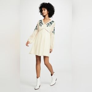 NWT Cupcakes & Cashmere Cream Floral Long Sleeve Dress